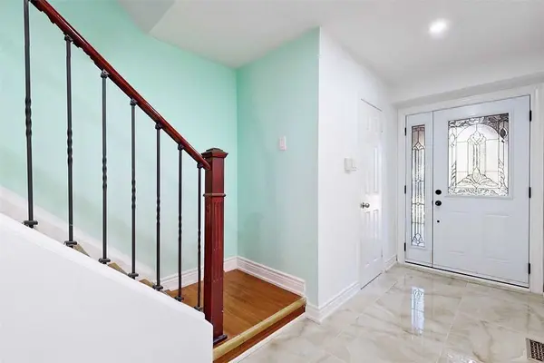 Toronto E04, ON M1P 4V1,45 Dundalk DR