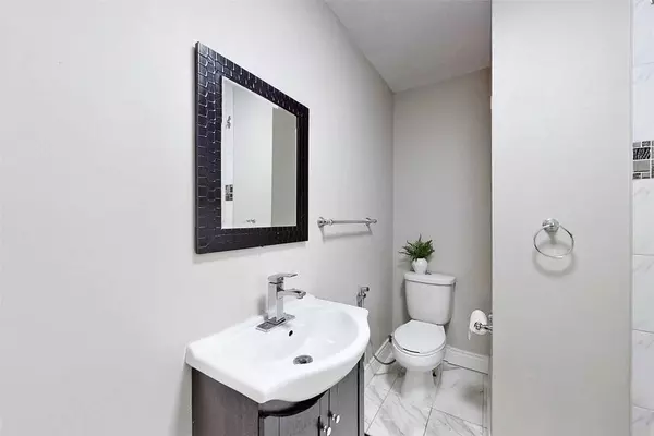 Toronto E04, ON M1P 4V1,45 Dundalk DR