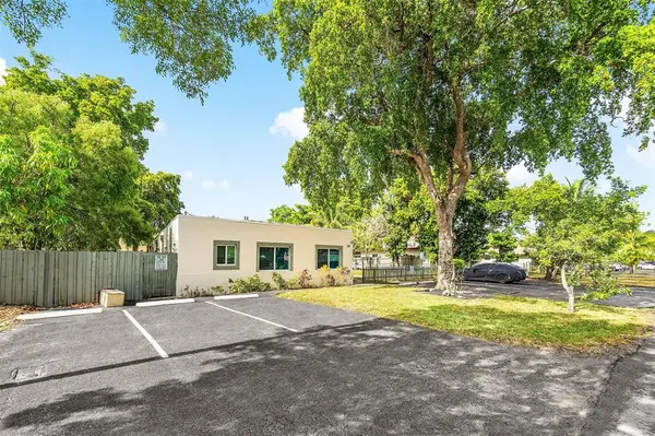 Pompano Beach, FL 33060,620 SW 7th Street 1-7