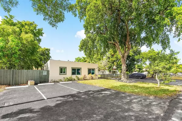 Pompano Beach, FL 33060,620 SW 7th Street 1-7