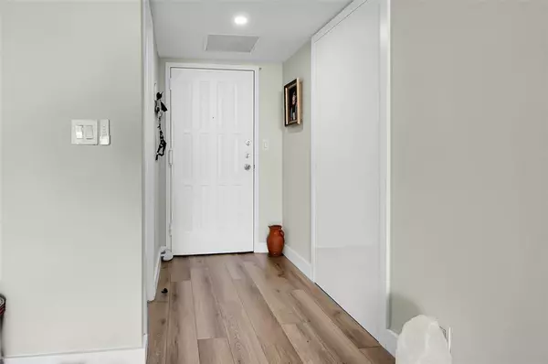 Hallandale Beach, FL 33009,600 Parkview Dr #1029