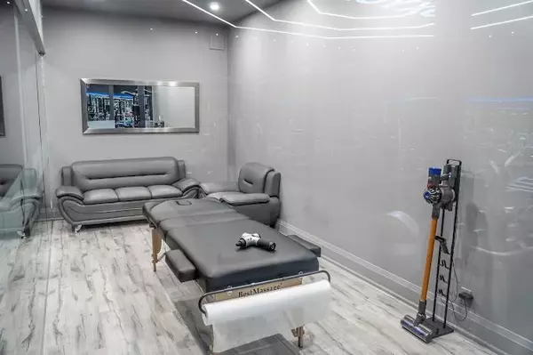 Markham, ON L3R 2N7,7880 WOODBINE AVE #C