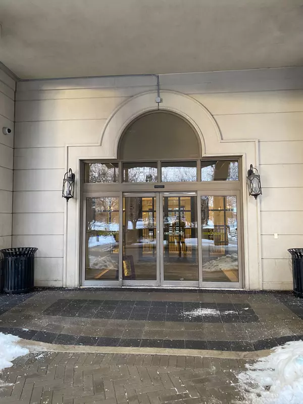 Toronto W10, ON M9W 7J4,700 Humberwood BLVD #2616