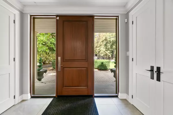 Mississauga, ON L5C 2P6,2552 Jarvis ST