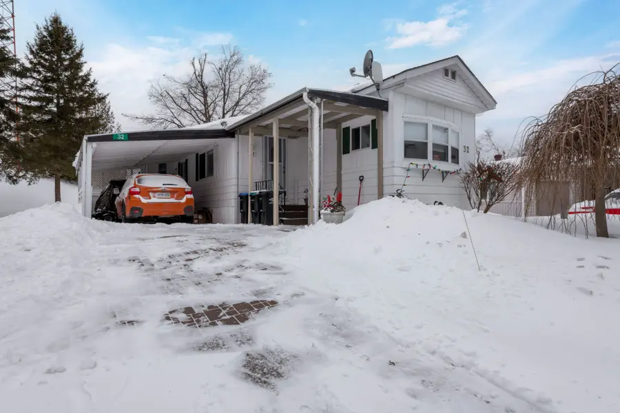 32 Cameron DR, Oro-medonte, ON L0L 1T0