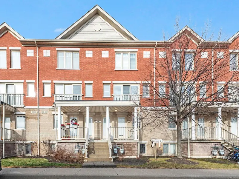 5050 Intrepid DR #7, Mississauga, ON L5M 0E5