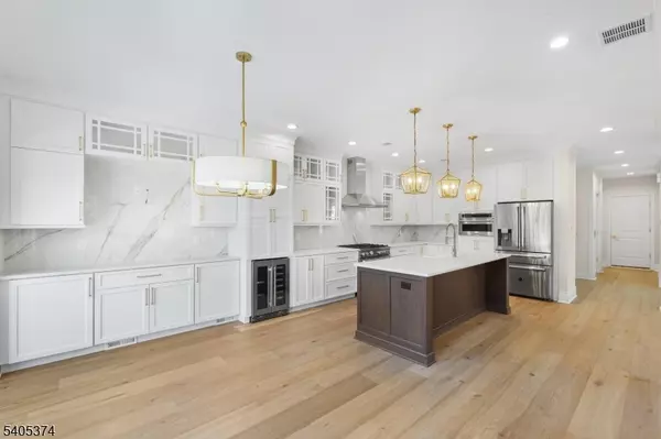 Watchung Boro, NJ 07069,502 Tiffany Way