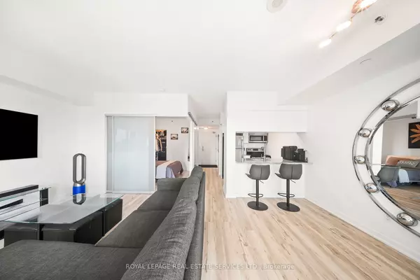 Toronto C01, ON M6K 3R7,69 Lynn Williams ST #708