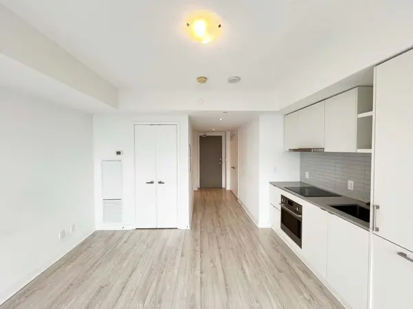 Toronto C01, ON M5J 0B5,100 Harbour ST #6608