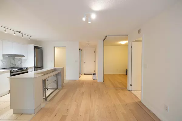 Toronto C01, ON M5G 1P7,111 Elizabeth ST #606