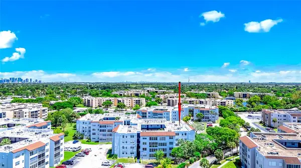 Lauderdale Lakes, FL 33311,2860 Somerset Dr #404K