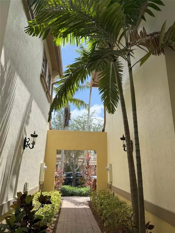 Coral Springs, FL 33076,5926 NW 117th Dr #9B