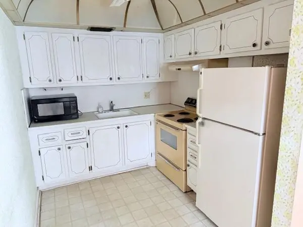 Deerfield Beach, FL 33442,103 Newport F #103