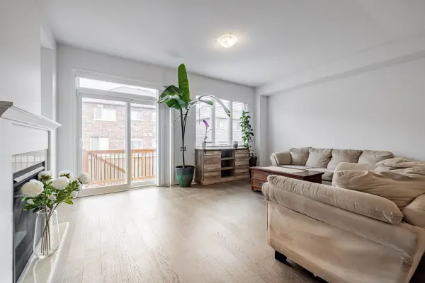 East Gwillimbury, ON L0G 1M0,33 Robb Thompson RD E