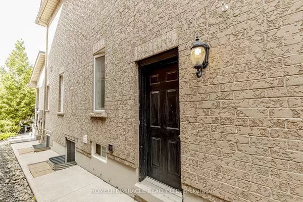 Brampton, ON L7A 3K6,32 Masters Green Lower CRES