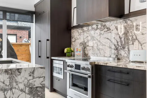 Mississauga, ON L5M 2P6,10 Lunar CRES #24