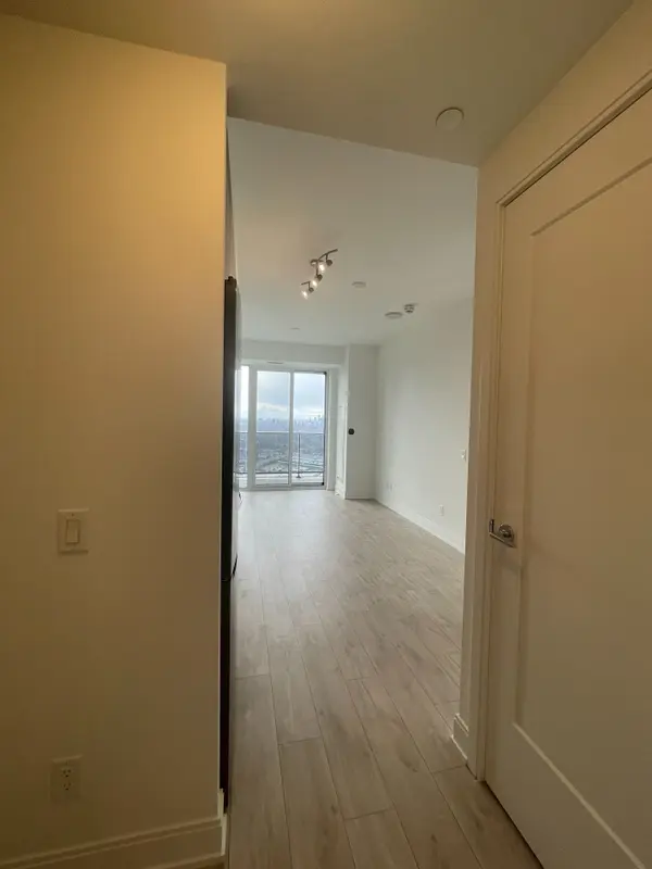 Toronto W06, ON M8V 0G2,70 ANNIE CRAIG DR #3609