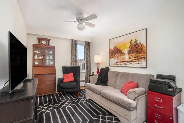 Cityview - Parkwoods Hills - Rideau Shore, ON K2E 6K6,1356 Meadowlands DR E #705