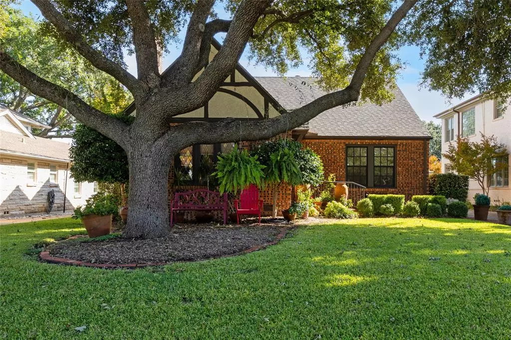 Fort Worth, TX 76109,2437 Wabash Avenue