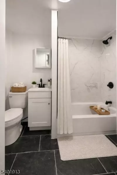 Elizabeth City, NJ 07206,529 Elizabeth Ave 1st FL