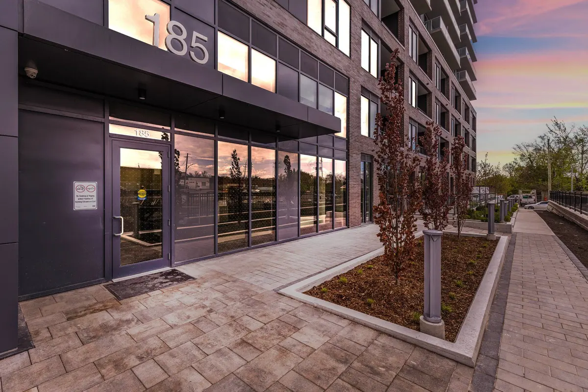 Newmarket, ON L3Y 0G7,185 Deerfield RD #409