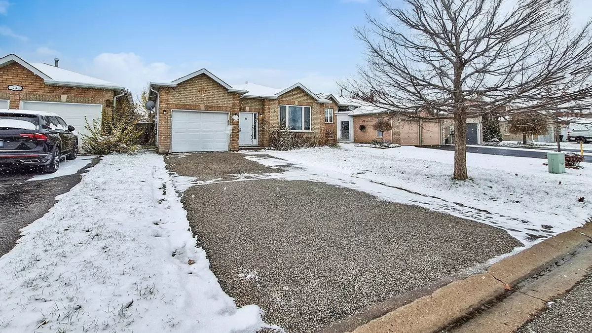 Barrie, ON L4M 6Y8,16 Nicole Marie AVE #Main