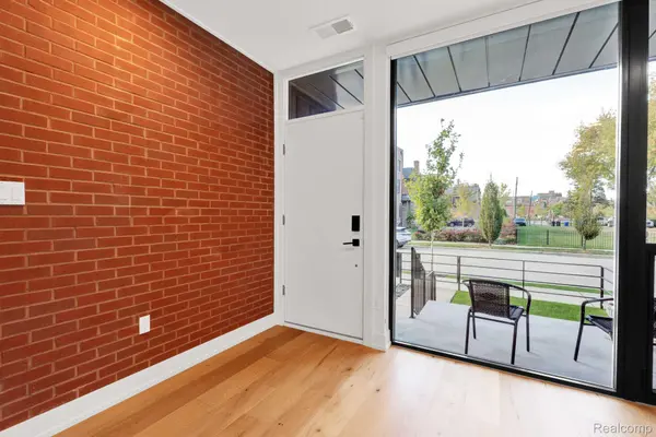 246 Edmund PL, Detroit, MI 48201