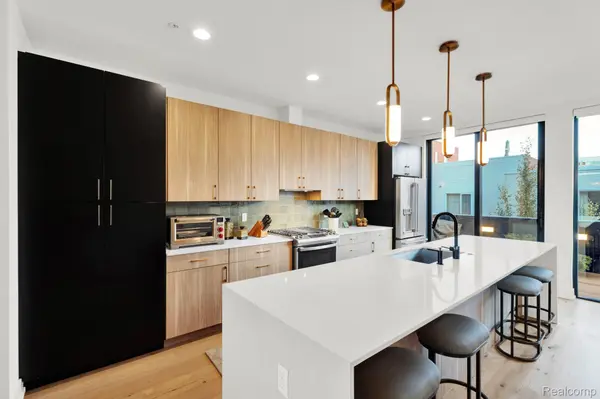 246 Edmund PL, Detroit, MI 48201