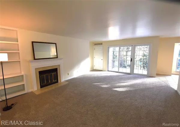 Rochester Hills, MI 48309,1635 Huntington PARK #E