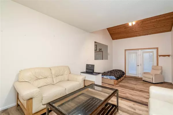 Winnipeg, MB R2Y 1G7,151 Greenway CRES