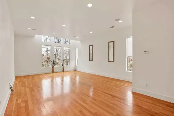 Dallas, TX 75204,1600 N Haskell Avenue #1