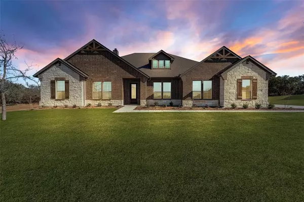 140 Oak Grove Way, Springtown, TX 76082