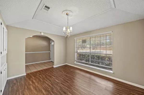 Fort Worth, TX 76112,7258 Brentwood Stair Road