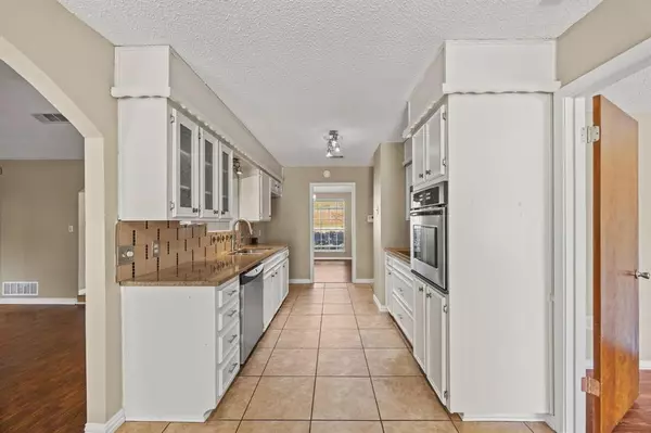 Fort Worth, TX 76112,7258 Brentwood Stair Road