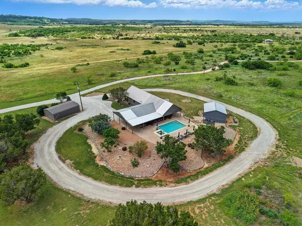 186 W Hells Gate Drive, Strawn, TX 76475