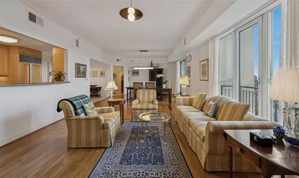 Dallas, TX 75219,3401 Lee Parkway #2106