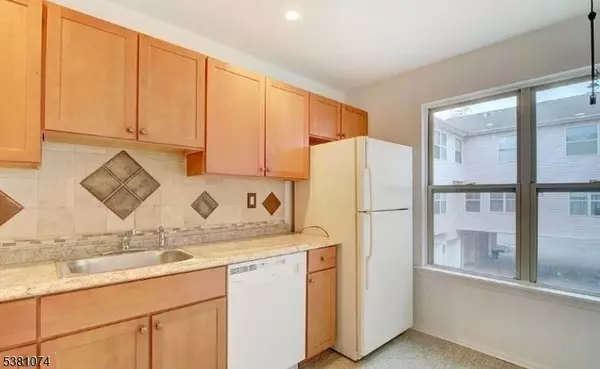 Perth Amboy City, NJ 08861,500 Great Beds Ct