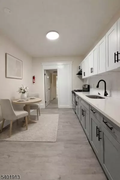 Elizabeth City, NJ 07206,529 Elizabeth Ave 1st FL