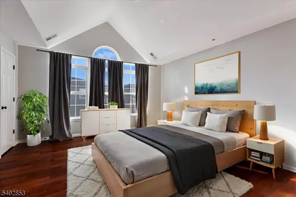 18 Marina Dr, Bayonne City, NJ 07002