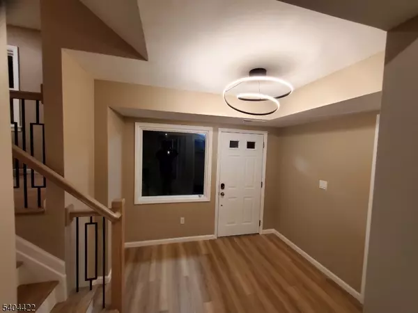 Roselle Boro, NJ 07203,208 Holly Dr