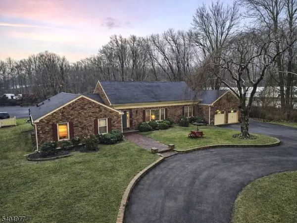 Manalapan Twp., NJ 07726,402 Main St