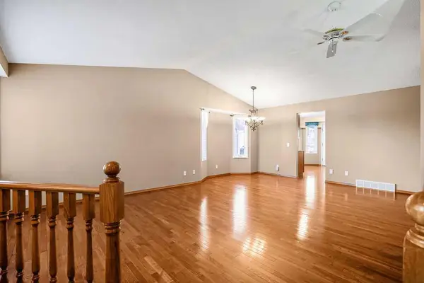 604 Riverside DR NW, High River, AB T1V 1S8