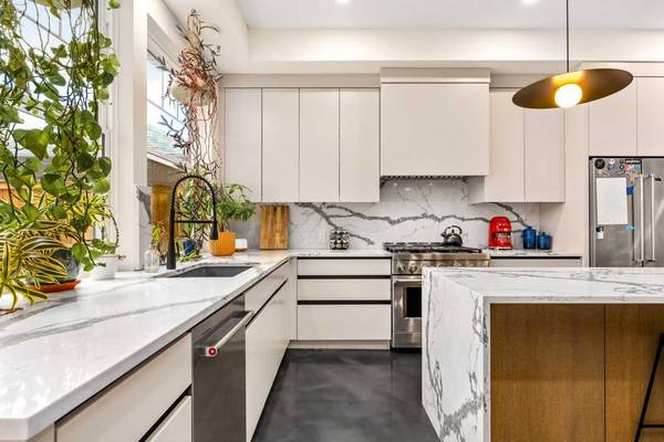 1129 Maggie ST SE, Calgary, AB T2G 4L8