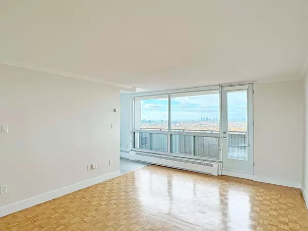 Toronto C01, ON M5S 2H8,666 Spadina AVE #1614