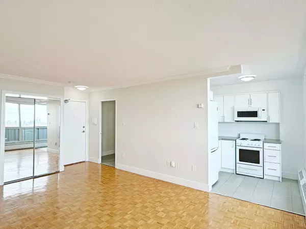 Toronto C01, ON M5S 2H8,666 Spadina AVE #1614