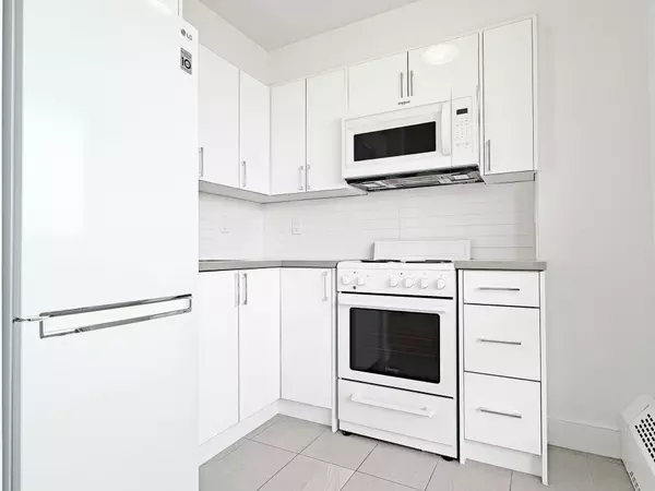 Toronto C01, ON M5S 2H8,666 Spadina AVE #1614