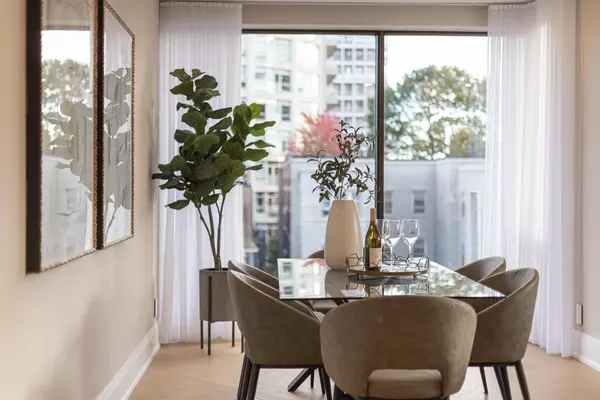 Toronto C03, ON M5P 2V4,342 Spadina RD #301