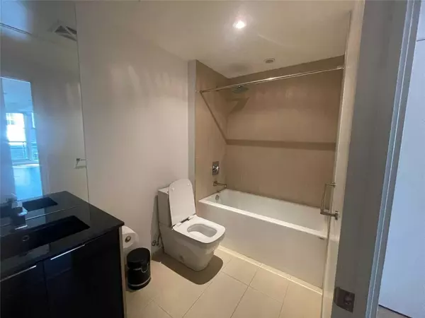 Toronto C01, ON M5H 4E8,70 Temperance ST #1405