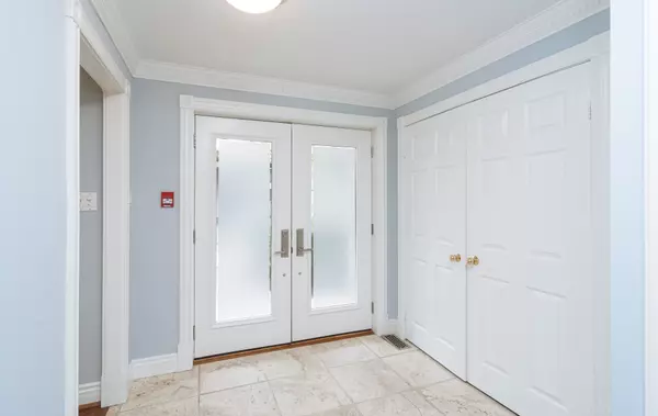 Toronto, ON M5P 3L7,22 Lower Village Gate