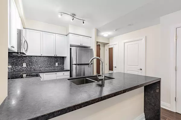 Toronto C14, ON M2N 7H7,18 Parkview AVE #1015